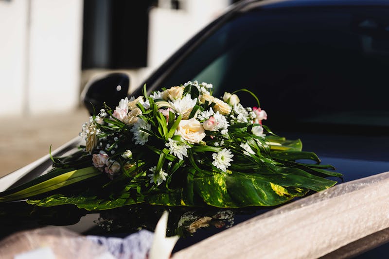 Composition florale blanche mariage
